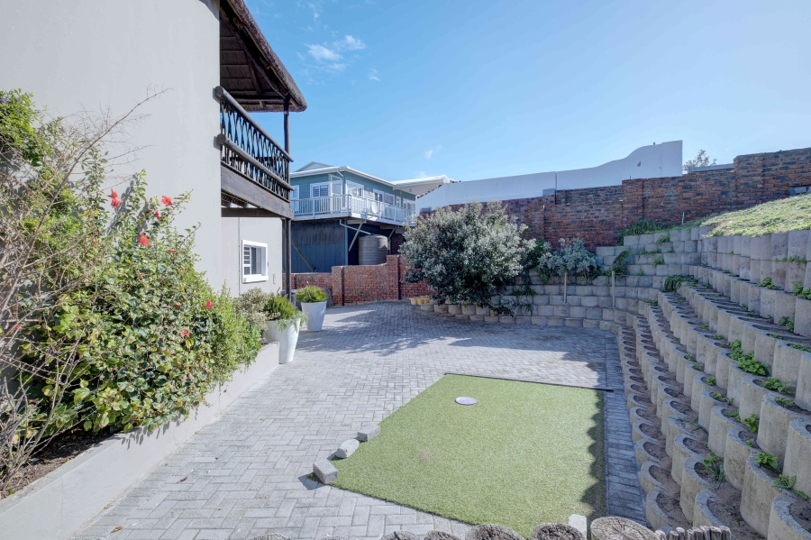 4 Bedroom Property for Sale in Seaview Eastern Cape